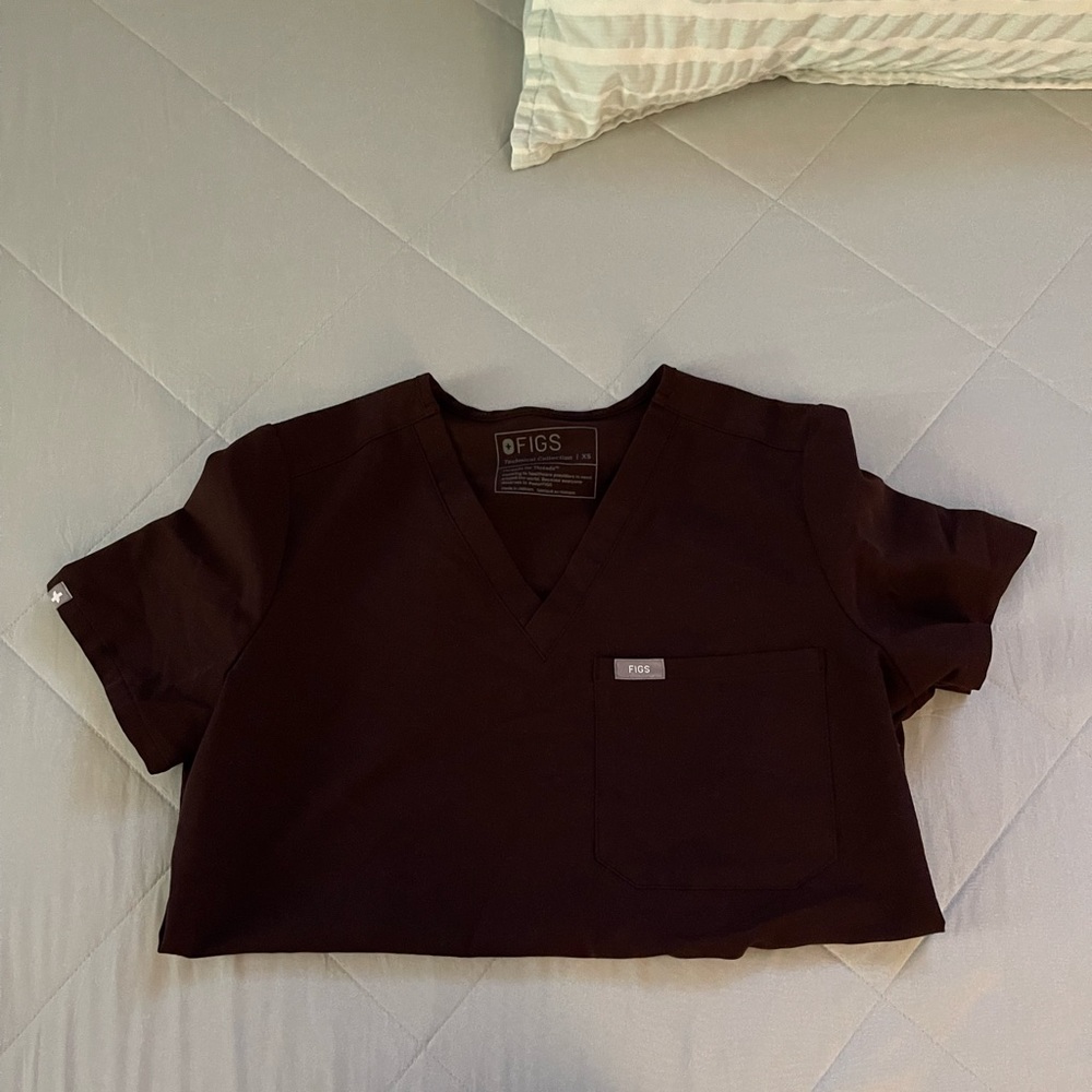 FIGS SCRUB TOP